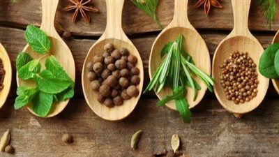 10 أعشاب طبيعية تخفض مستوى السكر في الدم بسرعة وأمان - الخليج الان