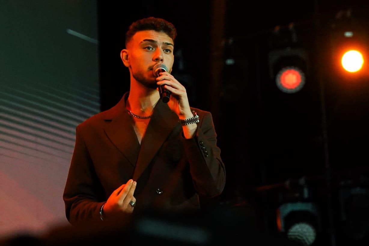 من لاجئ بالأردن إلى أصغر مدرب في The voice kids.. الشامي يكشف تفاصيل في حياته لأول مرة - الخليج الان