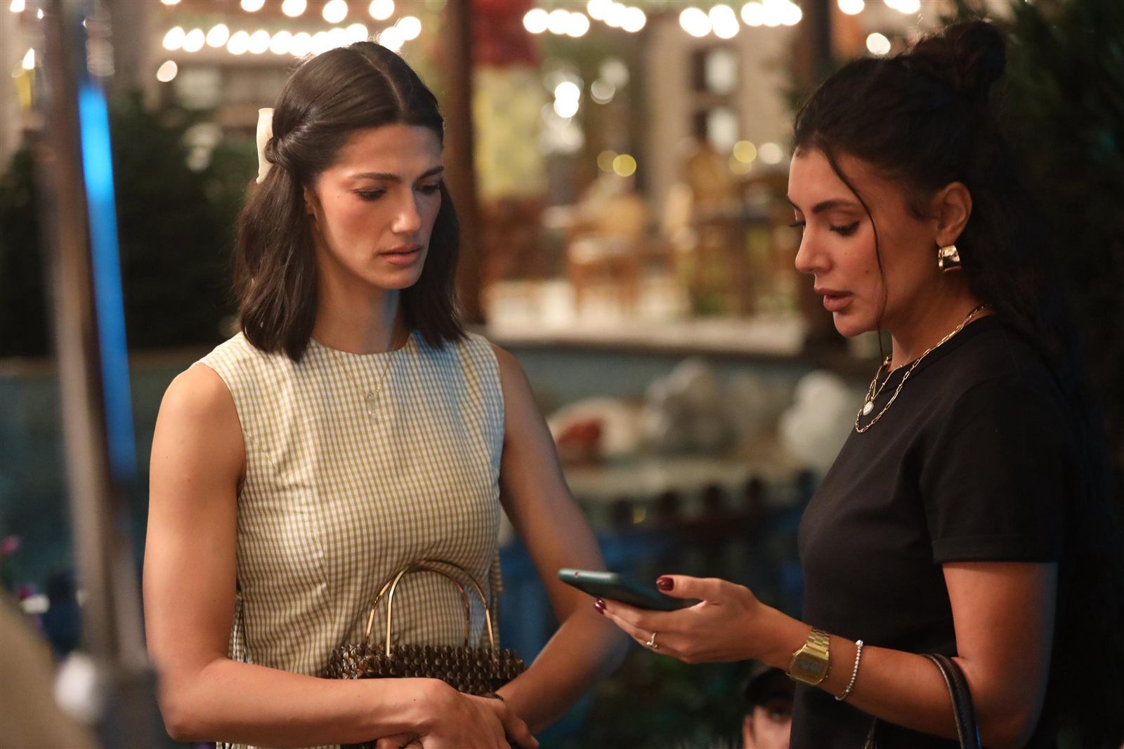 بسمة داود تدافع عن صديقتها في مسلسل ما تراه ليس كما يبدو.. صور - الخليج الان