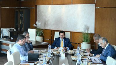 وزير الرياضة يتابع مع اللجنة العليا مستجدات سلسلة «نادي النادي» خطط التشغيل والتطوير - الخليج الان