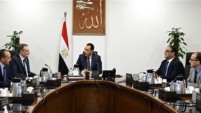 رئيس الوزراء يبحث مع رئيس "المركزي للتنظيم والإدارة" جهود الجهاز في تطوير العمل الإداري وتنفيذ خطط الإصلاح المؤسسي - الخليج الان