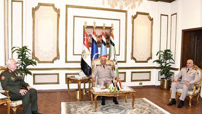 المتحدث العسكرى : القائد العام للقوات المسلحة ورئيس أركان حرب القوات المسلحة يلتقيان رئيس هيئة الأركان المشتركة للقوات المسلحة بالمملكة الأردنية الهاشمية - الخليج الان