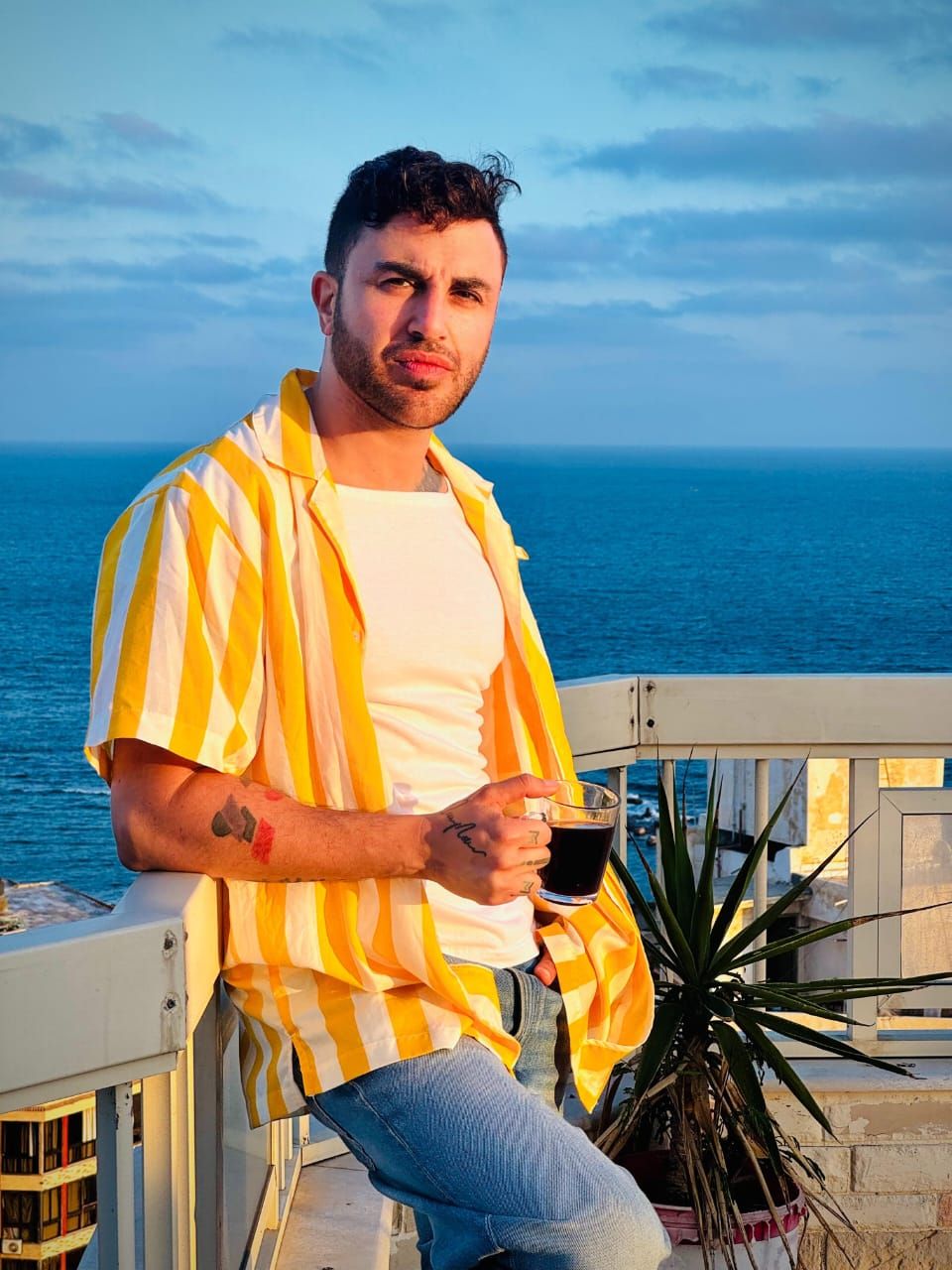 جاد شويري يطلق أغنية راجعين يا إسكندرية وإجازة تاني من ألبوم بلبلة - الخليج الان