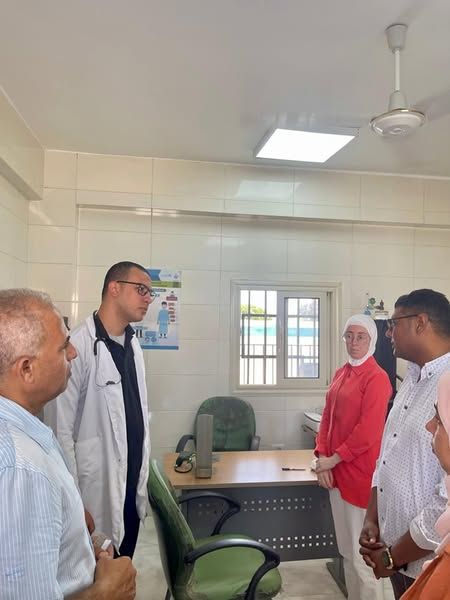 وكيل وزارة الصحة بالبحر الأحمر يتفقد المنشآت الصحية برأس غارب ويشدد على ضرورة تحسين الخدمة الطبية للمواطنين - الخليج الان