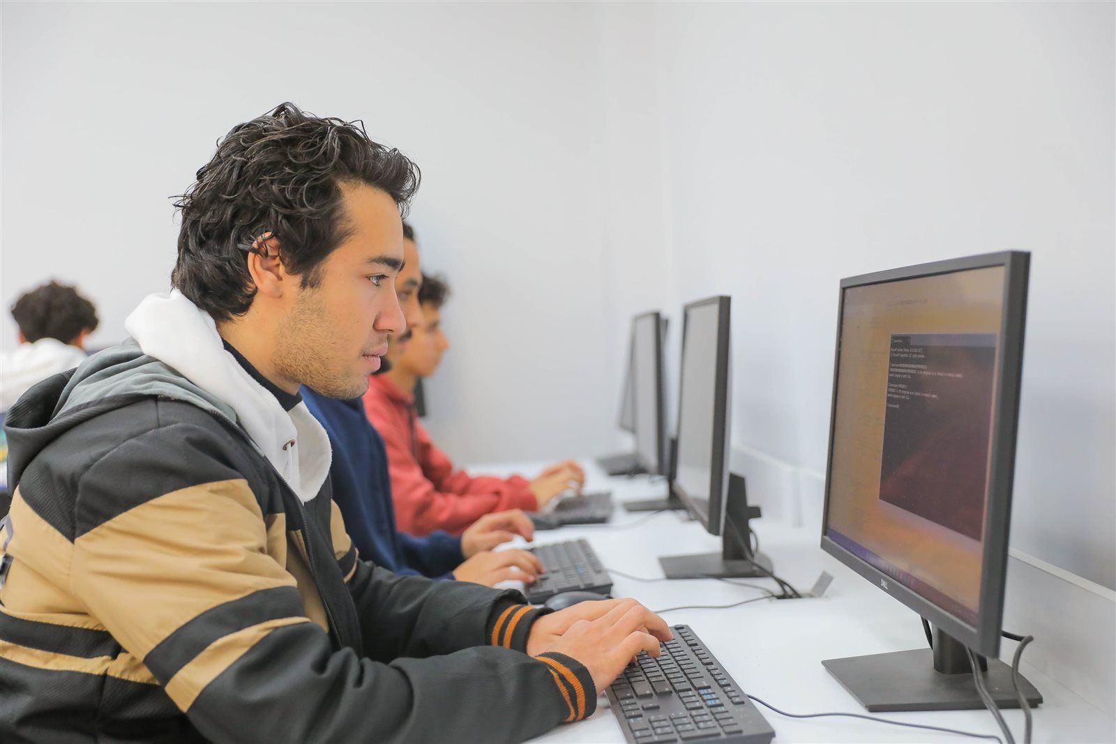 جامعة الجلالة تطلق برامج أكاديمية رائدة بكلية علوم وهندسة الحاسب لمواكبة الثورة الصناعية الرابعة - الخليج الان