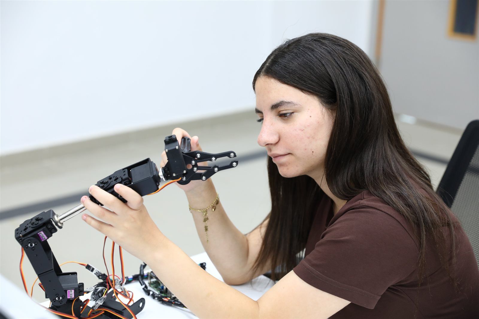 جامعة الجلالة تطلق برامج أكاديمية رائدة بكلية علوم وهندسة الحاسب لمواكبة الثورة الصناعية الرابعة - الخليج الان