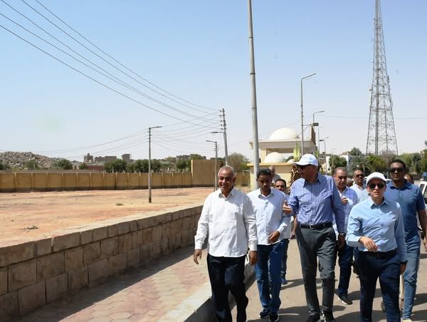لإحياء أرض المعارض وتوفير فرص عمل للشباب.. محافظ أسوان يوجه بإقامة الكرفانات بالسور الأمامي - الخليج الان