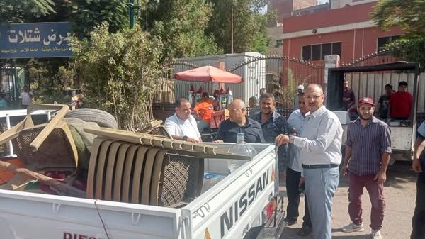 حملة مكبرة لإزالة إشغالات الباعة الجائلين بمنطقة الوليدية بحي شرق أسيوط - الخليج الان