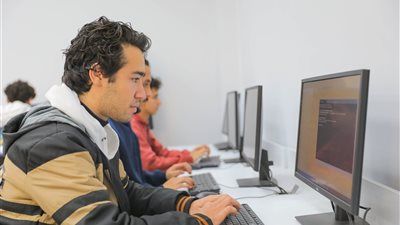 جامعة الجلالة تطلق برامج أكاديمية رائدة بكلية علوم وهندسة الحاسب لمواكبة الثورة الصناعية الرابعة - الخليج الان