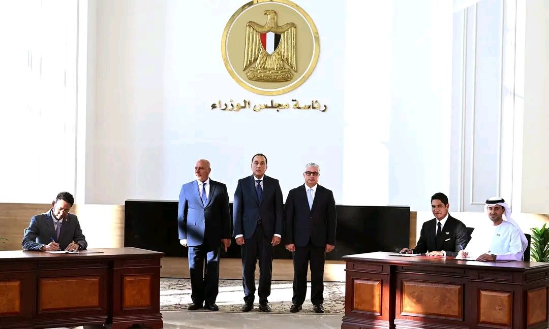 باستثمارات 220 مليون دولار.. تعادل 11 مليار جنيه.. رئيس الوزراء يشهد توقيع عقد مشروع "أتوم سولار مصر" لإقامة مجمع صناعي لإنتاج الخلايا والألواح الشمسية وتخزين الطاقة بـ "اقتصادية قناة السويس" - الخليج الان