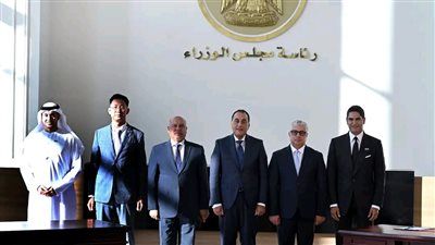 باستثمارات 220 مليون دولار.. تعادل 11 مليار جنيه.. رئيس الوزراء يشهد توقيع عقد مشروع "أتوم سولار مصر" لإقامة مجمع صناعي لإنتاج الخلايا والألواح الشمسية وتخزين الطاقة بـ "اقتصادية قناة السويس" - الخليج الان