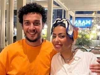 بكلمات رومانسية.. أحمد عبد الوهاب يهنئ زوجته بعيد ميلادها - الخليج الان