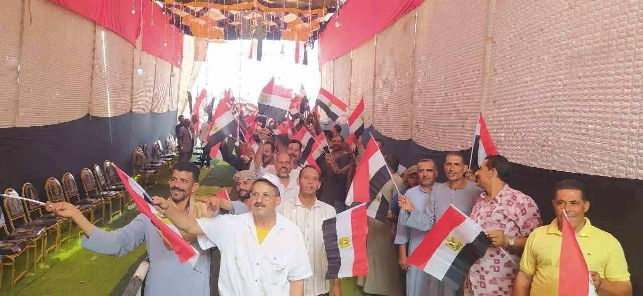 بأعلام مصر.. توافد المواطنين على لجان جولة الإعادة بانتخابات مجلس الشيوخ في الإسماعيلية - الخليج الان