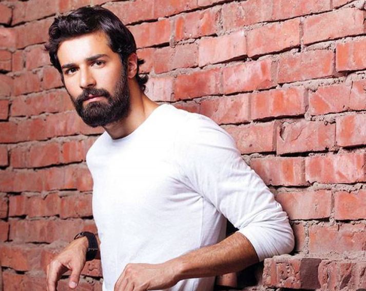 قريبا.. شاهد تعلن عرض فيلم عاشق لـ أحمد حاتم عبر شاشتها - الخليج الان