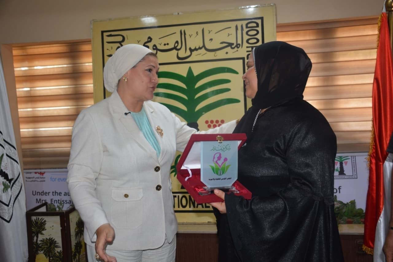 والد الطفلة هايدي صاحبة تريند كيس الشيبسي: أي أب هيكون سعيد ببنته لو قامت بنفس تصرف ابنتي - الخليج الان