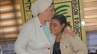 والد الطفلة هايدي صاحبة تريند كيس الشيبسي: أي أب هيكون سعيد ببنته لو قامت بنفس تصرف ابنتي - الخليج الان