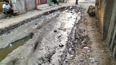 مياه الصرف تحاصر أهالي قرية كفر أباظة بالزقازيق: منازل غارقة وشوارع مهددة بالأمراض - الخليج الان