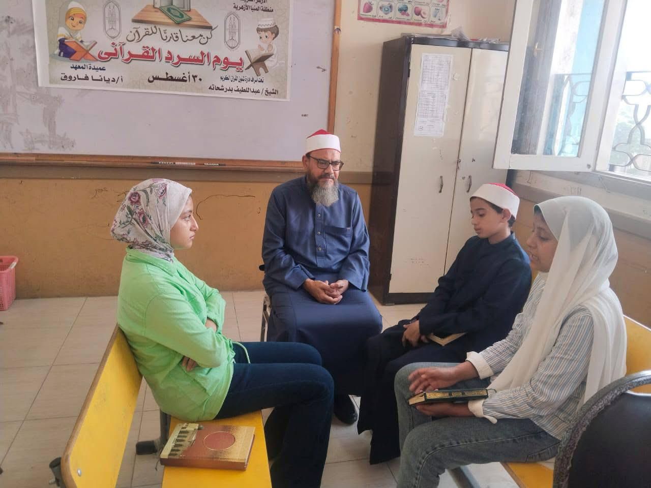 أروقة المعاهد الأزهريّة بالمنيا تتزين بأصوات القراء في اليوم العالمي للسرد القرآني - الخليج الان