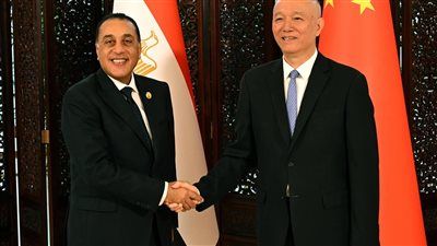رئيس الوزراء يدعو الشركات الصينية للاستثمار في مصر في صناعة السيارات الكهربائية - الخليج الان