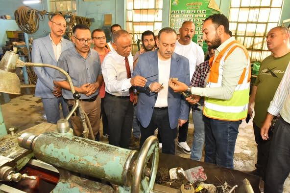 محافظ أسيوط يقود خطة لترشيد النفقات وتطوير ورشة المحابس بشركة المياه وتحويل التالف لمعدات صالحة - الخليج الان