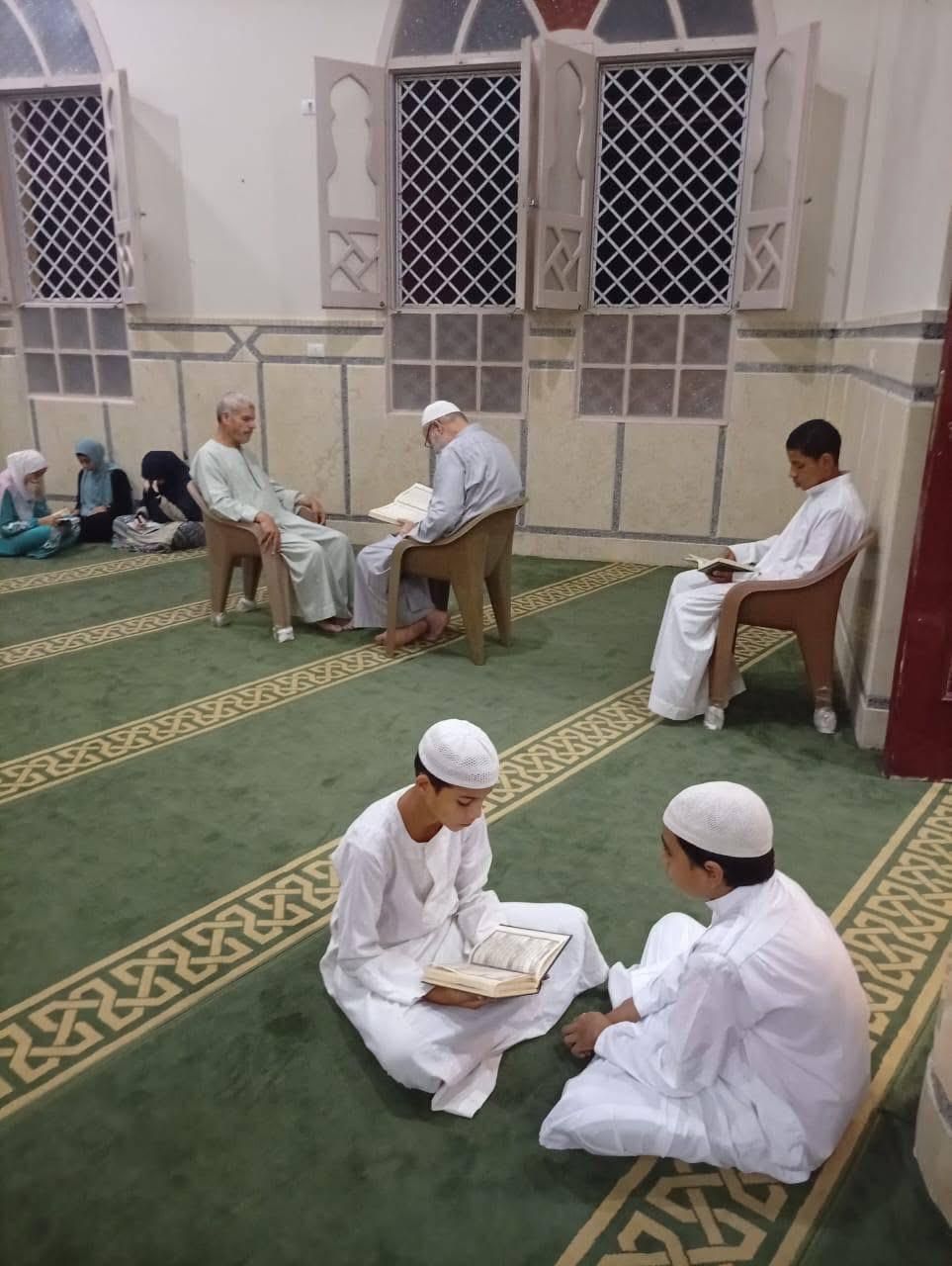 أروقة المعاهد الأزهريّة بالمنيا تتزين بأصوات القراء في اليوم العالمي للسرد القرآني - الخليج الان