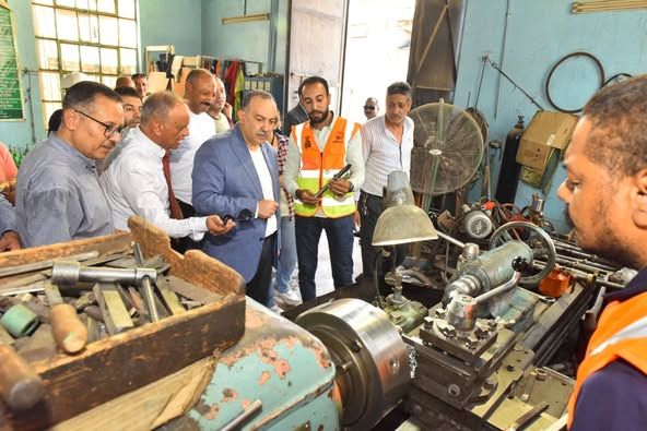 محافظ أسيوط يقود خطة لترشيد النفقات وتطوير ورشة المحابس بشركة المياه وتحويل التالف لمعدات صالحة - الخليج الان