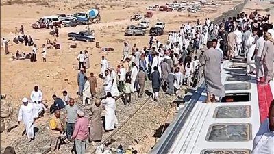 وزير النقل يتابع حادث خروج قطار مطروح عن مساره - الخليج الان