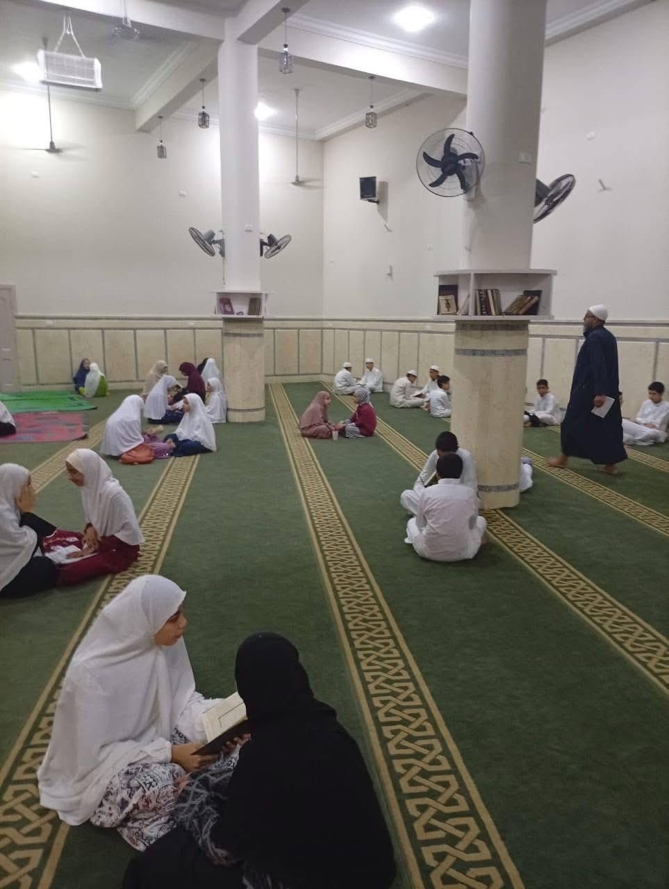 أروقة المعاهد الأزهريّة بالمنيا تتزين بأصوات القراء في اليوم العالمي للسرد القرآني - الخليج الان