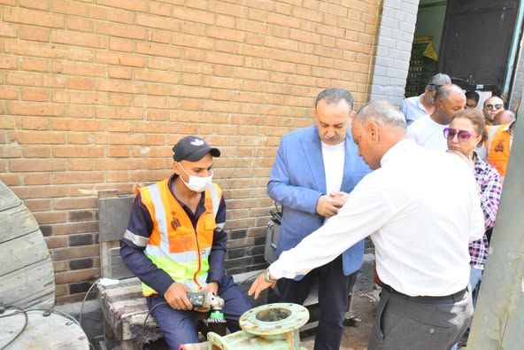 محافظ أسيوط يقود خطة لترشيد النفقات وتطوير ورشة المحابس بشركة المياه وتحويل التالف لمعدات صالحة - الخليج الان