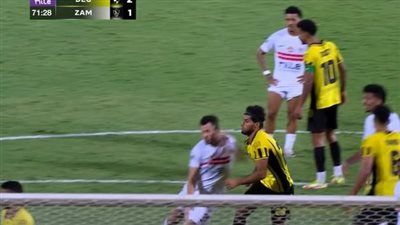 الدوري المصري الممتاز: طرد محمود حمدي الونش مدافع الزمالك بعد تدخل بدون كرة على مدافع وادي دجلة في الدقيقة 72 - الخليج الان