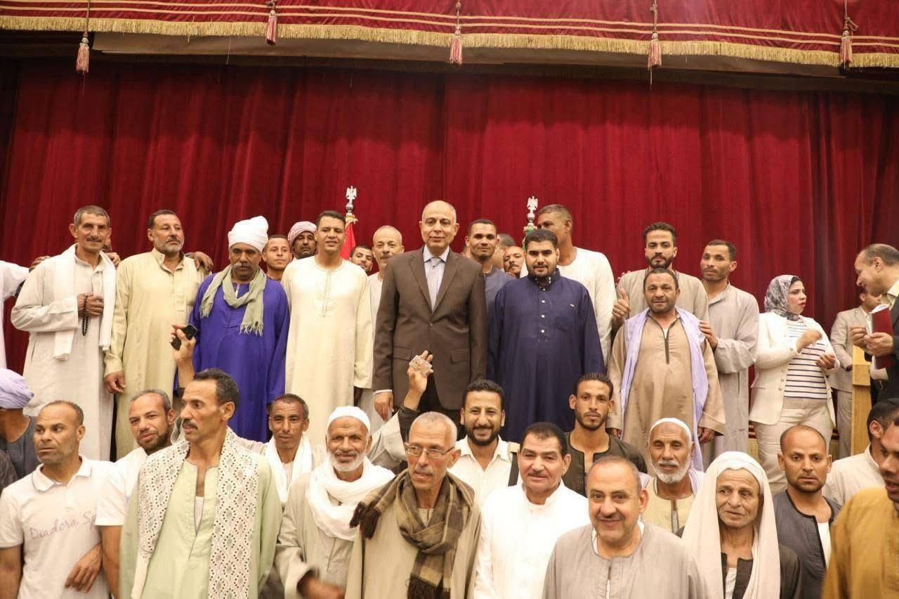 محافظ المنيا يشارك في اجتماع لجنة استرداد أراضي الدولة - الخليج الان