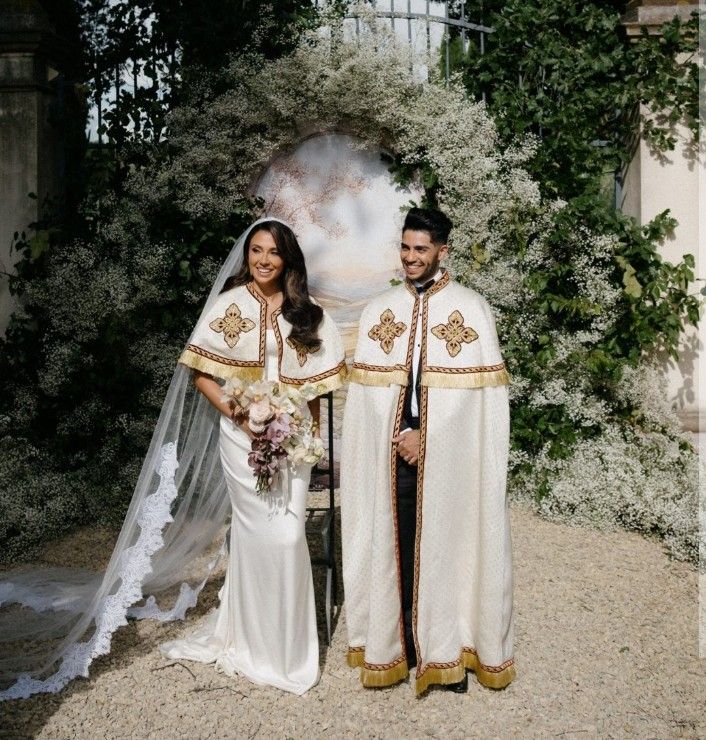 على الطريقة الهندية وبالورود.. الصور الأولى من زفاف الفنان المصري العالمي مينا مسعود - الخليج الان