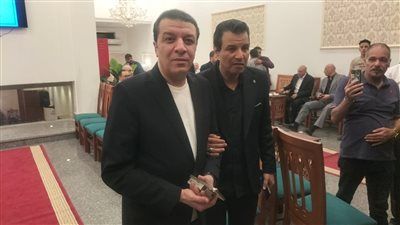 مصطفي كامل يقدم واجب العزاء في والدة نقيب الموسيقيين بالشرقية - الخليج الان