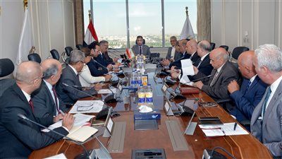 وزير التموين يتابع منظومة السلع الغذائية في اجتماع مع قيادات الشركات - الخليج الان