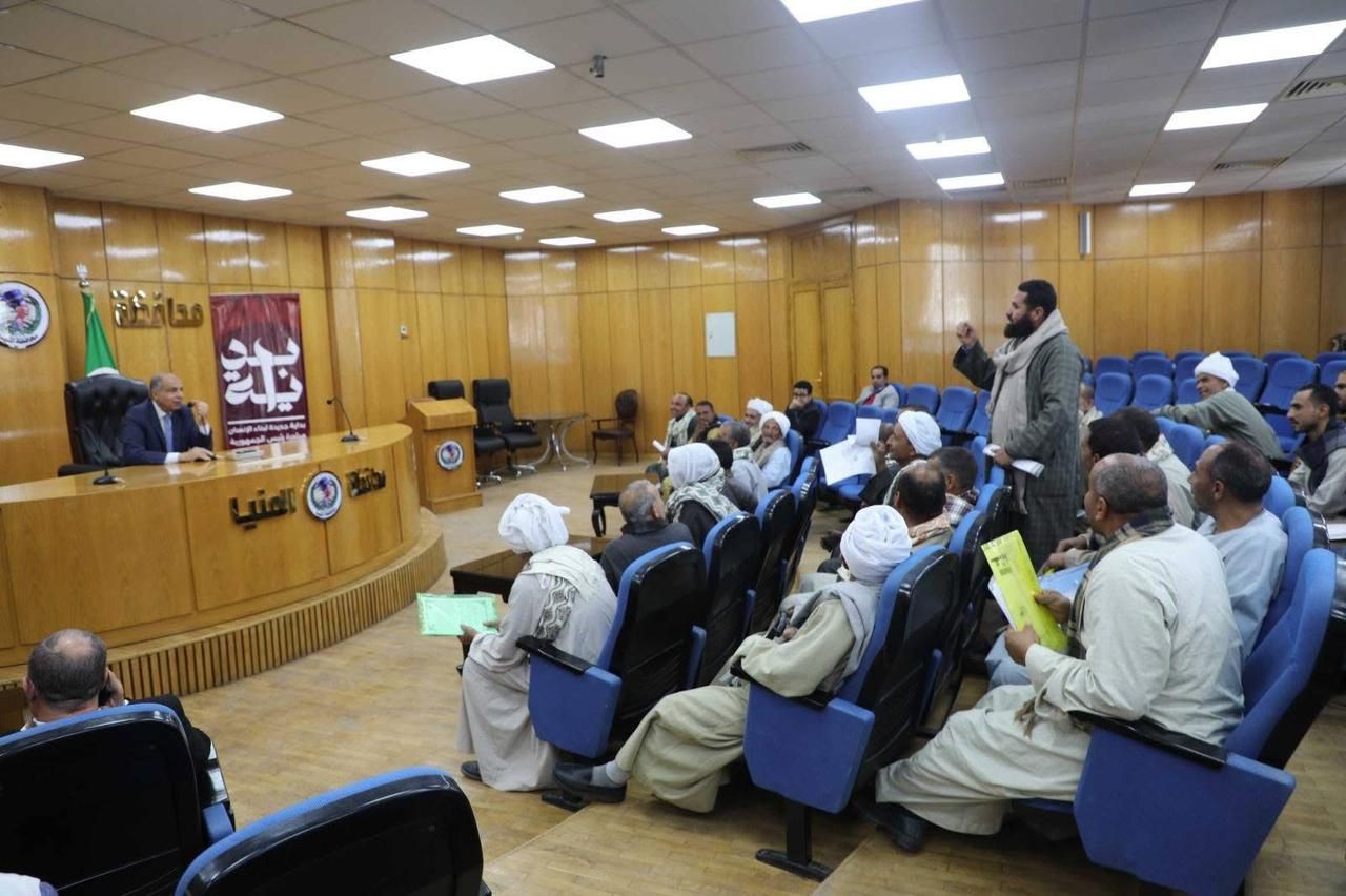 محافظ المنيا يشارك في اجتماع لجنة استرداد أراضي الدولة - الخليج الان