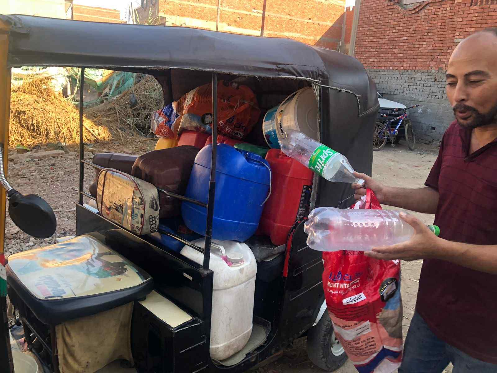 أهالي المطرية يستغيثون من انقطاع مياه الشرب لعدة أشهر : واثقين في الحل مع المحافظ - الخليج الان