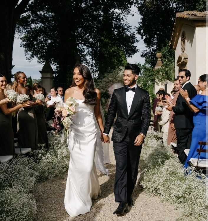 على الطريقة الهندية وبالورود.. الصور الأولى من زفاف الفنان المصري العالمي مينا مسعود - الخليج الان