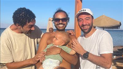 يستمتع بالصيف.. أحدث ظهور للفنان محمد سلام بعد فترة اختفاء |صور - الخليج الان