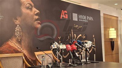 بحضور مدحت العدل.. الاستعدادات الأولى قبل انطلاق المؤتمر الصحفي لمسرحية أم كلثوم - الخليج الان