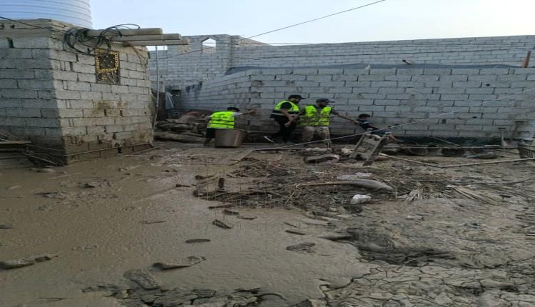 شباب المسؤولية المجتمعية يواصلون دعم الأسر المتضررة في البريقة ويدعون لتحرك عاجل لمواجهة المخاطر الصحية