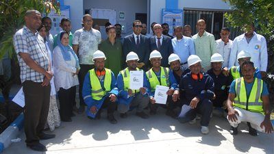 نائب محافظ قنا يشهد اعتماد محطة مياه الجبيل ببرنامج التنمية الفنية المستدامة ويختتم تدريب أعمال السباكة ضمن "مراكب النجاة" - الخليج الان