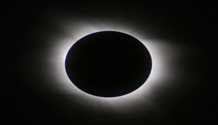 يغطي قرص القمر لمدة 5 ساعات.. العالم يترقب الخسوف الكلي