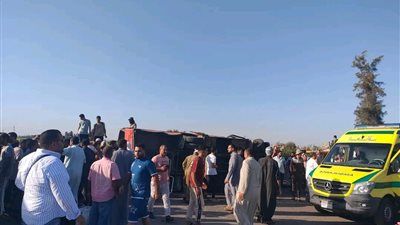 مصرع شخص وإصابة 33 آخرين في حادث انقلاب أتوبيس بالشرقية - الخليج الان