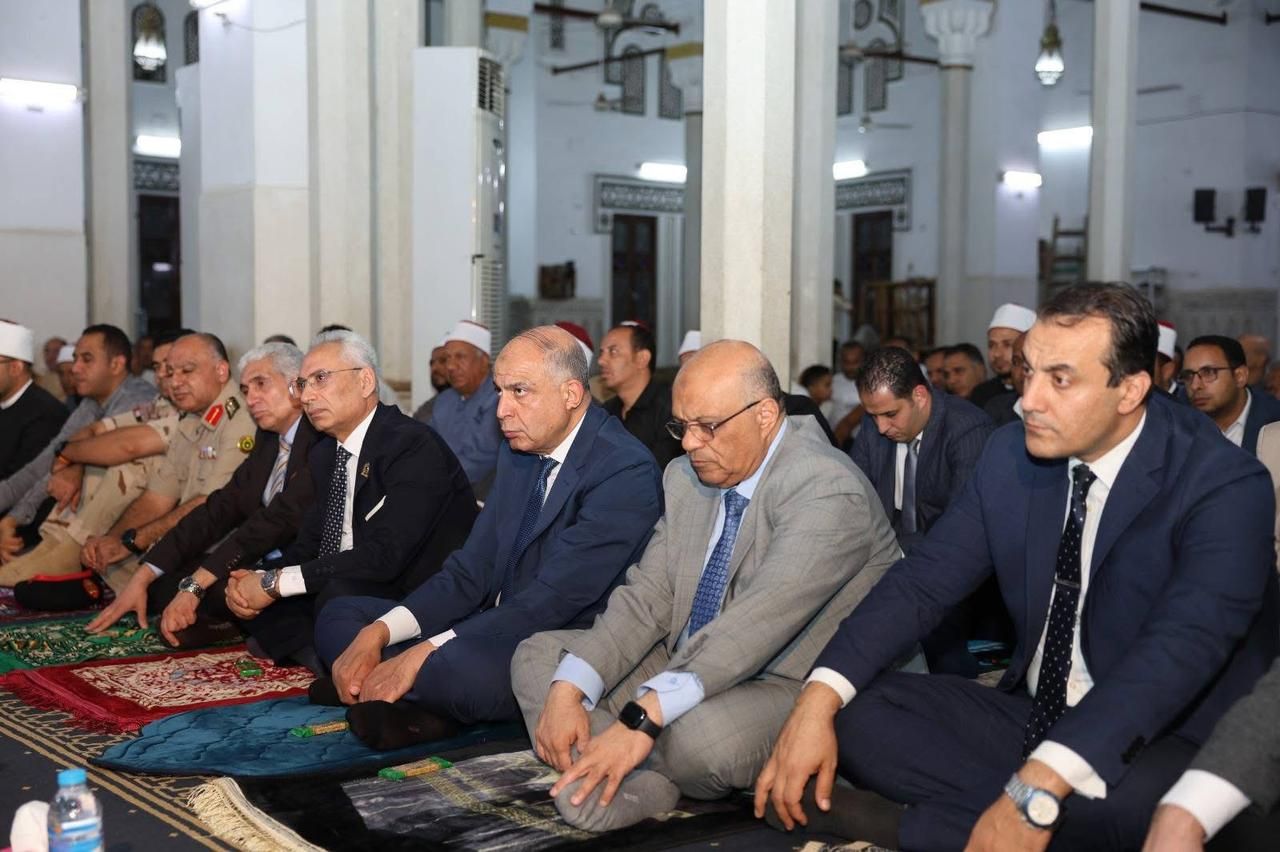 محافظ المنيا ومدير الأمن ورئيس الجامعة يشهدون احتفالية الأوقاف بالمولد النبوي الشريف - الخليج الان