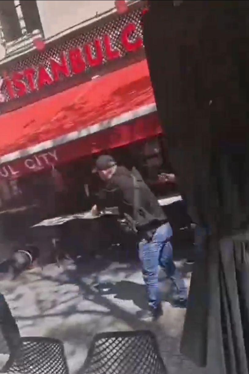 «نفذ هجوم بالسكين».. تونس تحتج دبلوماسياً بعد مقتل أحد مواطنيها يد الشرطة الفرنسية في مرسيليا - الخليج الان