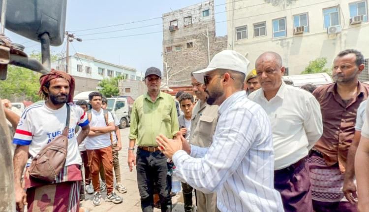 الجرادي ينفذ نزولاً ميدانياً لضبط الأسعار في آبار المياه والغاز والمواد الغذائية والافران بصيرة
