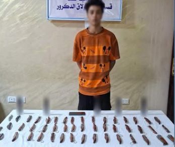 القبض على شخص بحوزته 47 قطعة سلاح أبيض للإتجار ببولاق - الخليج الان