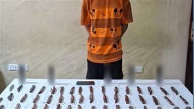 القبض على شخص بحوزته 47 قطعة سلاح أبيض للإتجار ببولاق - الخليج الان