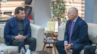 وزير الرياضة يتواصل مع أبو ريده لاحتواء أية أزمات بين مسؤولي المنتخبات - الخليج الان