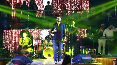 سهرة طربية.. محمد فضل شاكر يتألق في حفله بالساحل الشمالي| صور - الخليج الان